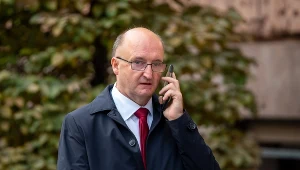 Afera wizowa. Zdymisjonowany Piotr Wawrzyk przerywa milczenie