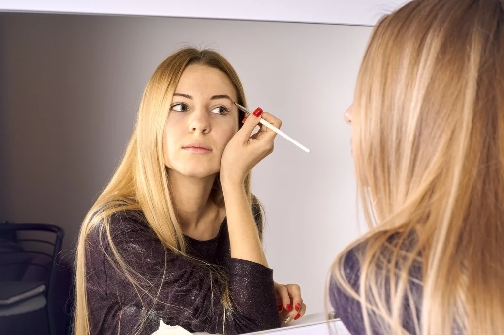 Makijaż, podobnie jak manicure, ma pozytywny wpływ na psychikę 