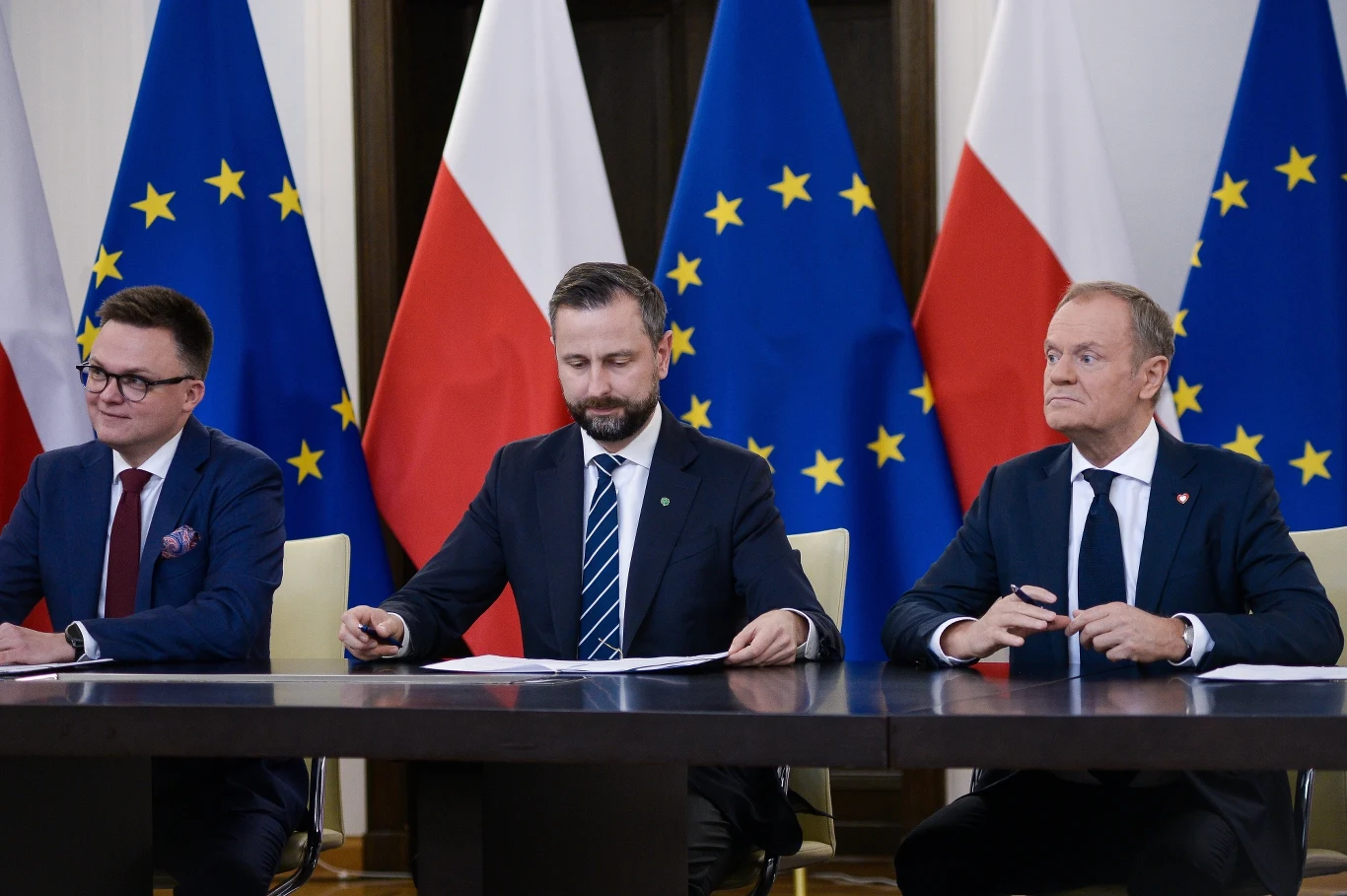 Na zdjęciu (do lewej) Szymon Hołownia, Władysław Kosiniak-Kamysz, Donald Tusk