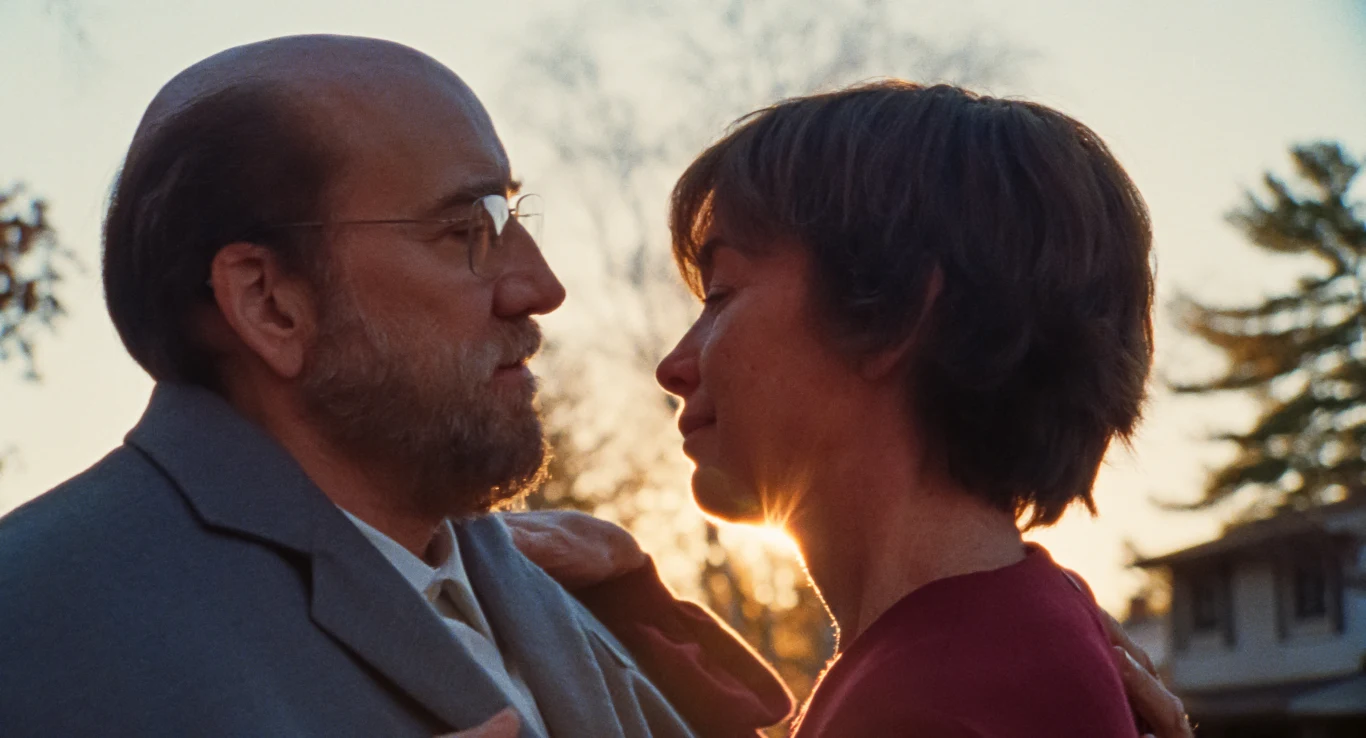 Nicolas Cage i Julianne Nicholson w filmie "Dream Scenario"
