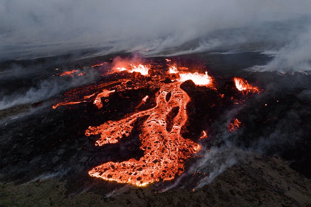 Początek erupcji wulkanu Fagradalsfjall 