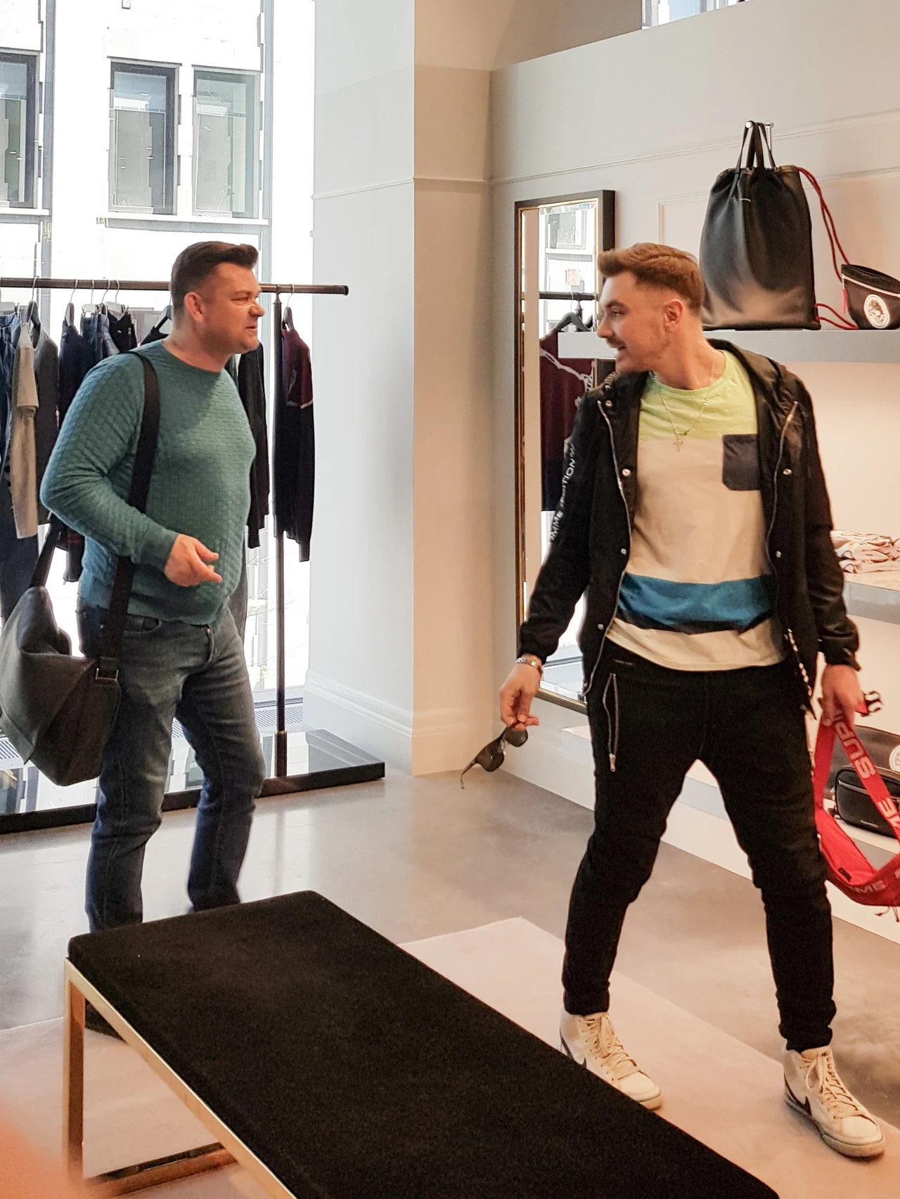 Daniel Martyniuk z rodzicami na zakupach Daniel Martyniuk z rodzicami na zakupach