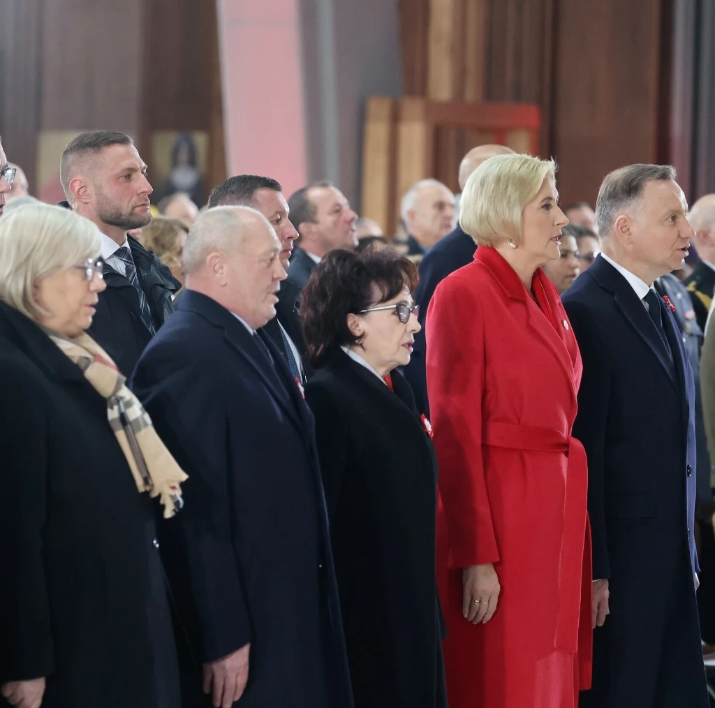 Agata Duda w czerwieni na Święto Niepodległości Agata Duda w czerwieni na Święto Niepodległości