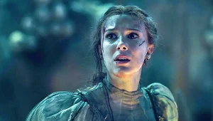 Millie Bobby Brown w scenie z serialu "Dama"