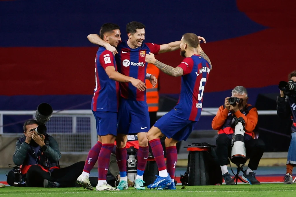 Robert Lewandowski odbiera zasłużone gratulacje Robert Lewandowski odbiera zasłużone gratulacje