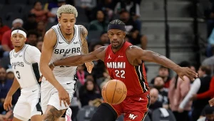 W meczu z Miami Heat Jeremy Sochan rzucił 16 punktów