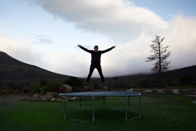 Trampolina idealnie sprawdzi się latem w Twoim ogrodzie!