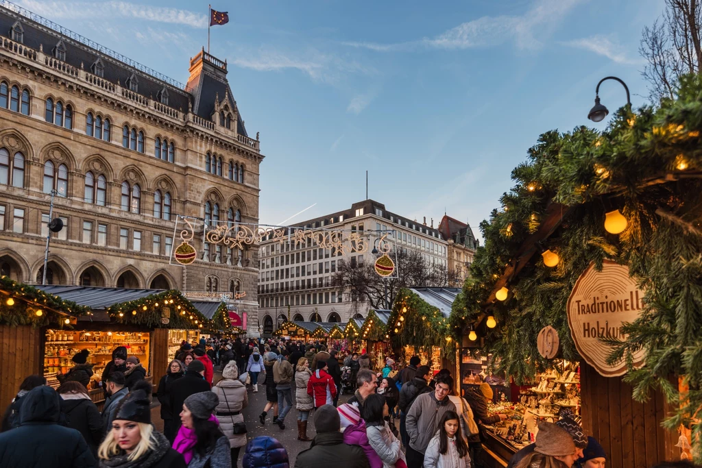 Tradycyjny jarmark bożonarodzeniowy w Wiedniu w gronie najlepszych na świecie 