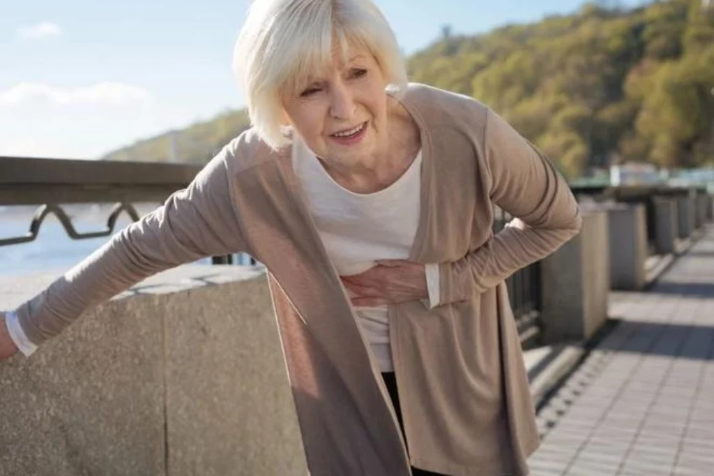 POChP objawia się uczuciem duszności, zadyszką przy niewielkiej aktywności, a także kołataniem serca i zawrotami głowy, które są spowodowane niedotlenieniem