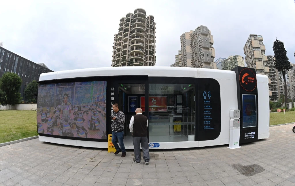 Znacznie więcej zmodernizowanych publicznych toalet w Chinach ma zwyczajny standard, jak ten w mieście Chengdu