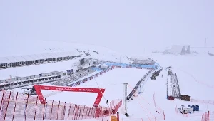 Koszmarne warunki na lodowcu uniemożliwiają przeprowadzenie zawodów