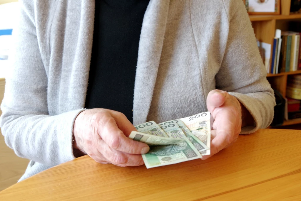 Kwoty przyznawane w ramach zasiłku stałego zmienią się w 2024 roku. Kto może liczyć na wyższe świadczenie? Kwoty przyznawane w ramach zasiłku stałego zmienią się w 2024 roku. Kto może liczyć na wyższe świadczenie?