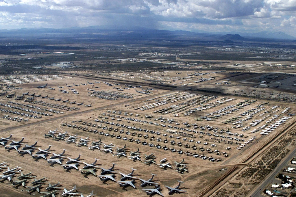 Baza Davis-Monthan w Tucson w Arizonie to największe składowisko samolotów wojskowych.