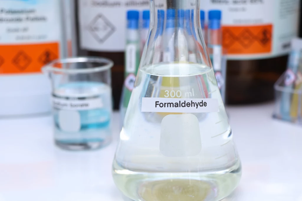 Formaldehyd w kosmetykach pełni rolę konserwantu oraz składnika aktywnego w antyperspirantach