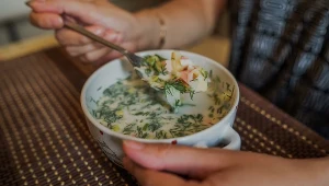 Dieta kapuściana zakłada rezygnację ze wszystkich produktów oprócz warzyw i owoców w postaci zup i soków. 