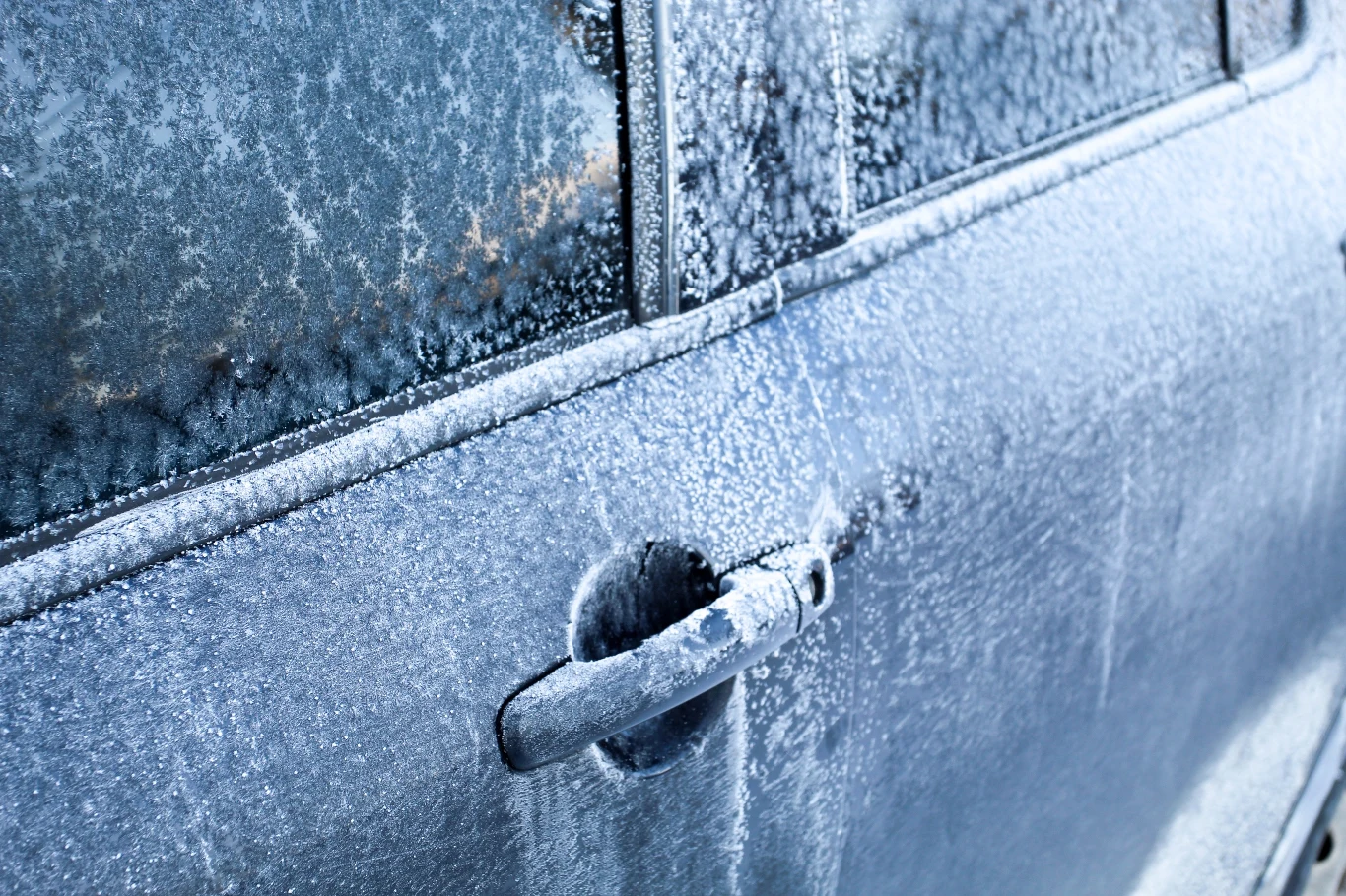 Zamarznięte drzwi w samochodzie nie chcą się otworzyć? Poznaj najlepsze sposoby, by poradzić sobie z tym problemem. Zamarznięte drzwi w samochodzie nie chcą się otworzyć? Poznaj najlepsze sposoby, by poradzić sobie z tym problemem.