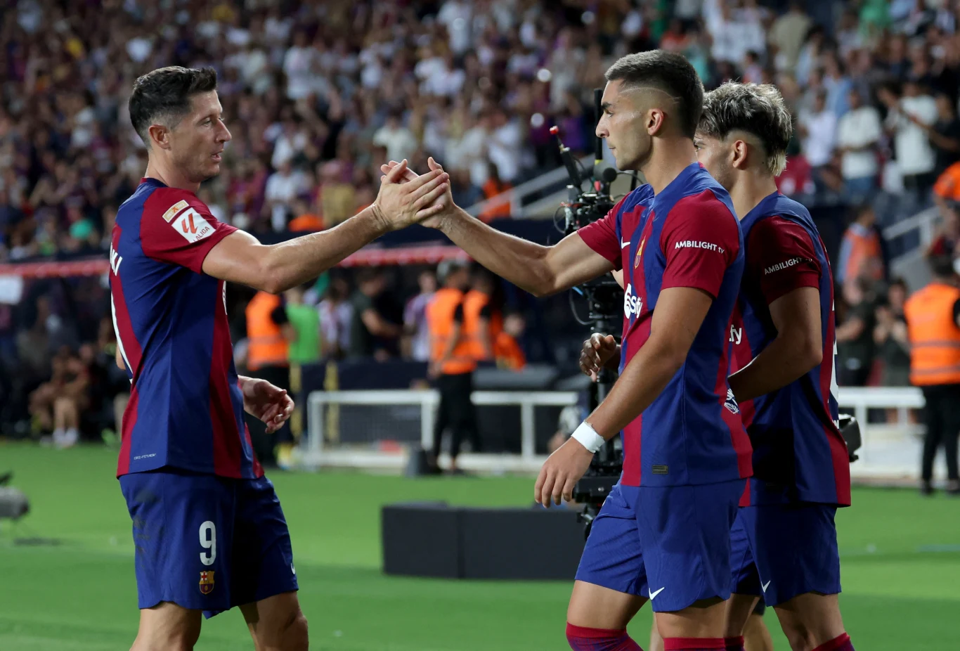 Robert Lewandowski i Ferran Torres