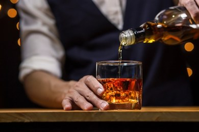 Single malt czy blended – którą whisky wybrać na Święta?