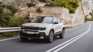 Jeep Avenger w nowej wersji napędowej. Teraz z hybrydą i automatyczną skrzynią