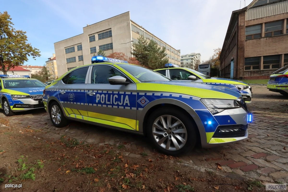 Setka nowych radiowozów dla policji