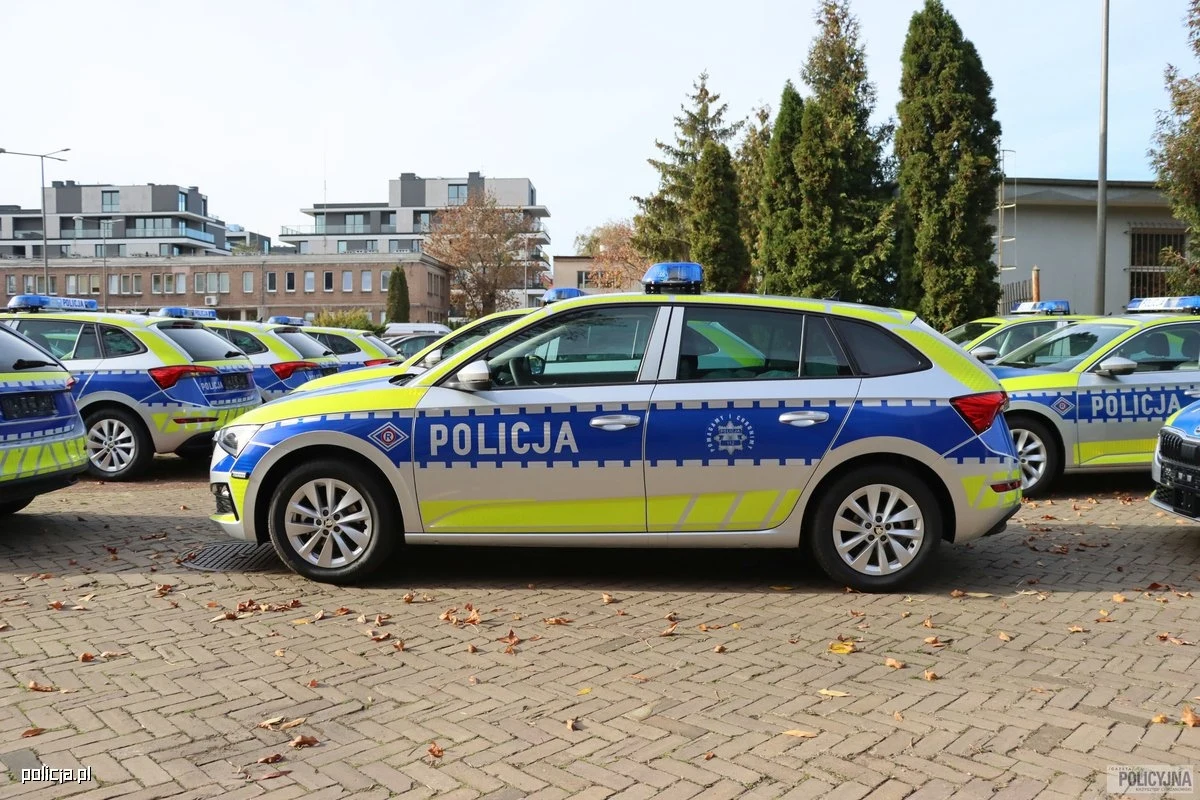 Setka nowych radiowozów dla policji