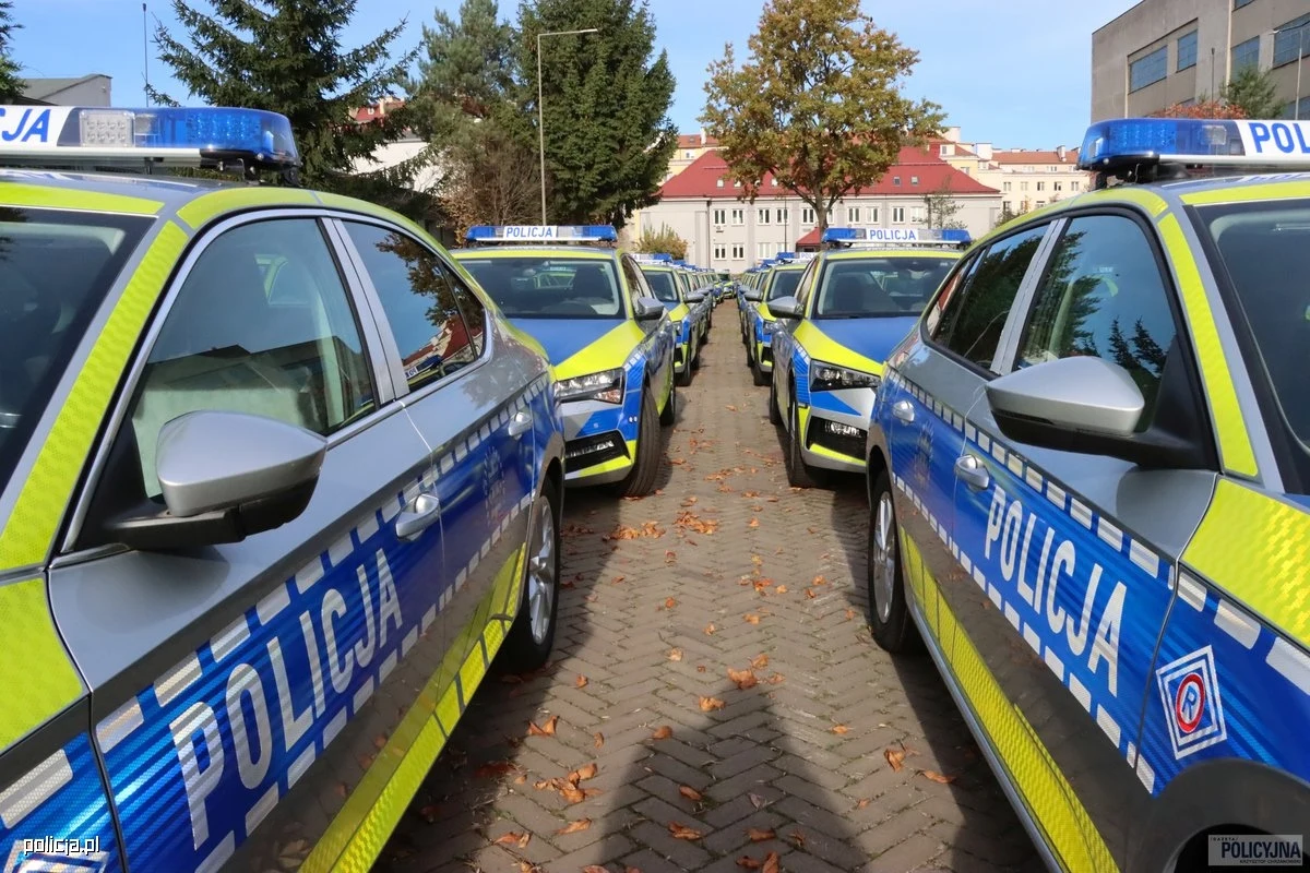 Setka nowych radiowozów dla policji