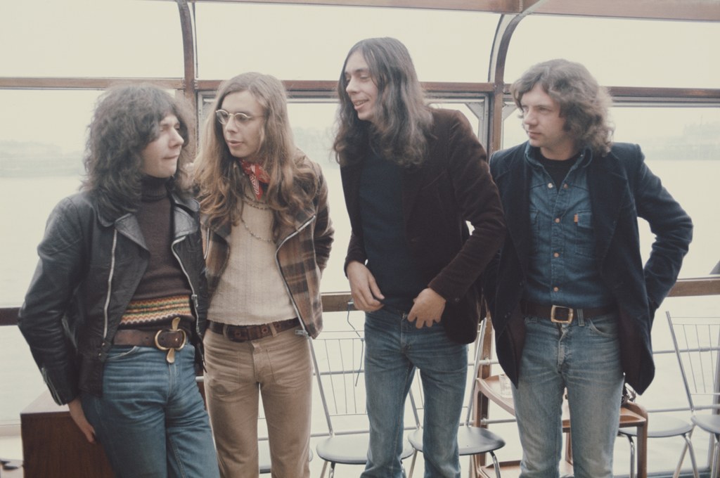 Camel w Londynie w 1972 r. Od lewej: Peter Bardens, Andy Ward, Andrew Latimer i Doug Ferguson. W obecnym składzie pozostał już tylko Latimer