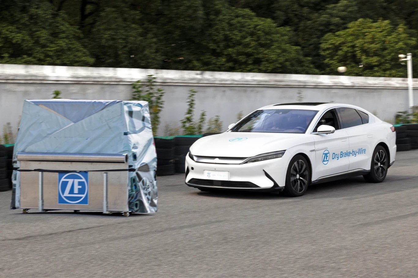 Firma ZF prezentuje elektromechaniczne hamulce Firma ZF prezentuje elektromechaniczne hamulce