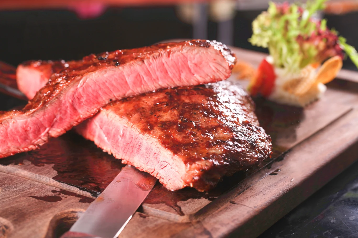 Smaczny i pożywny obiad w kilka chwil. Minutowe steki podbijają polskie kuchnie