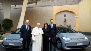 Watykan przechodzi na prąd. Papież Franciszek wymienia flotę na “elektryki”