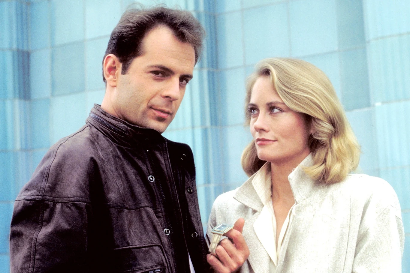 Cybill Shepherd i Bruce Willis w filmie Na wariackich papierach