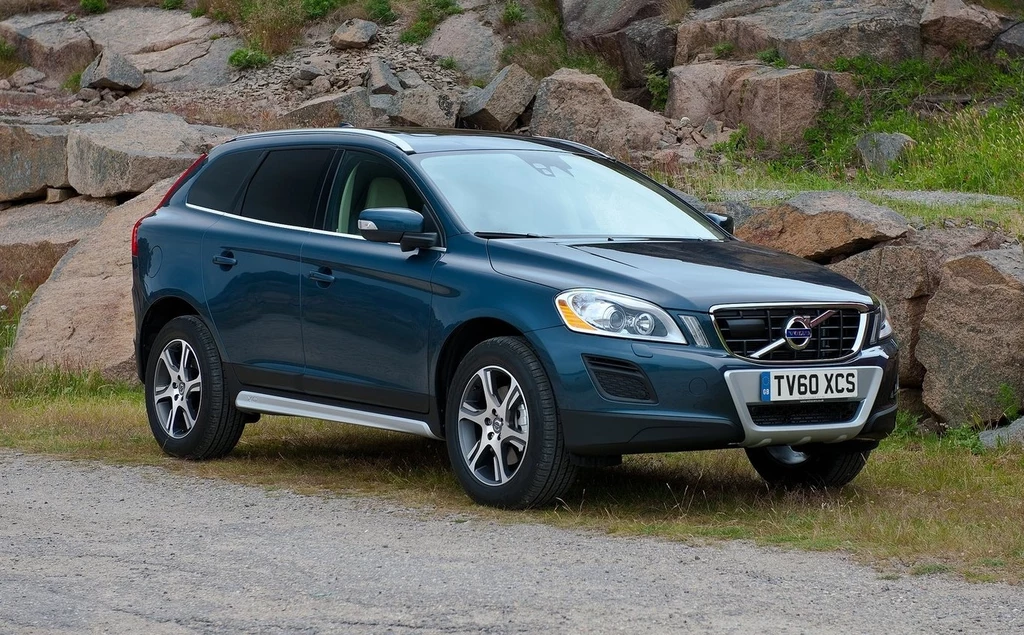 Volvo XC60 wyróżnia się stylizacją, bezpieczeństwem i komfortem; uwaga na niektóre wersje z 5-cylindrowymi dieslami