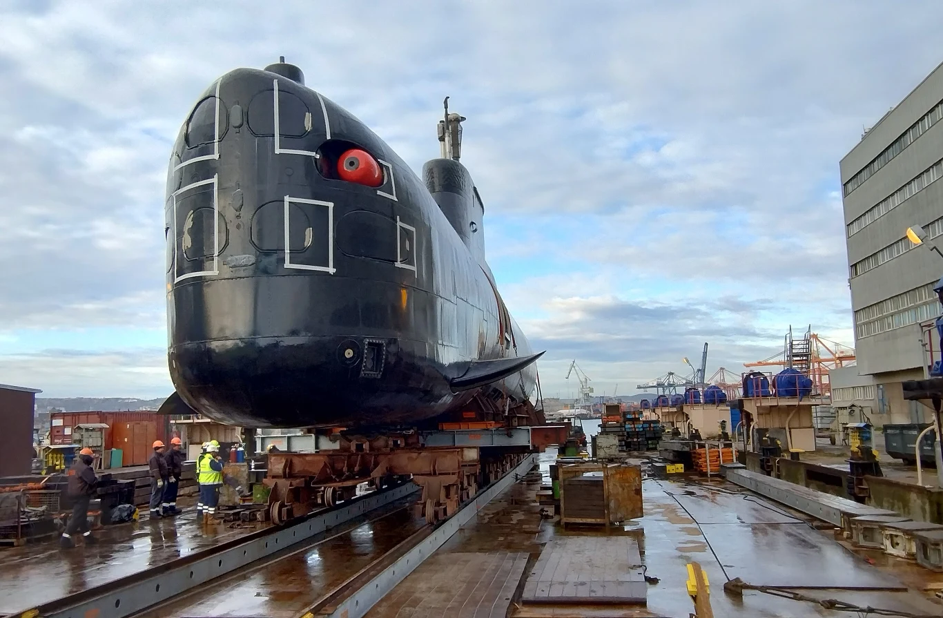 ORP "Sokół" przed załadowaniem na ponton transportowy w Stoczni Wojennej / fot. Muzeum Marynarki Wojennej