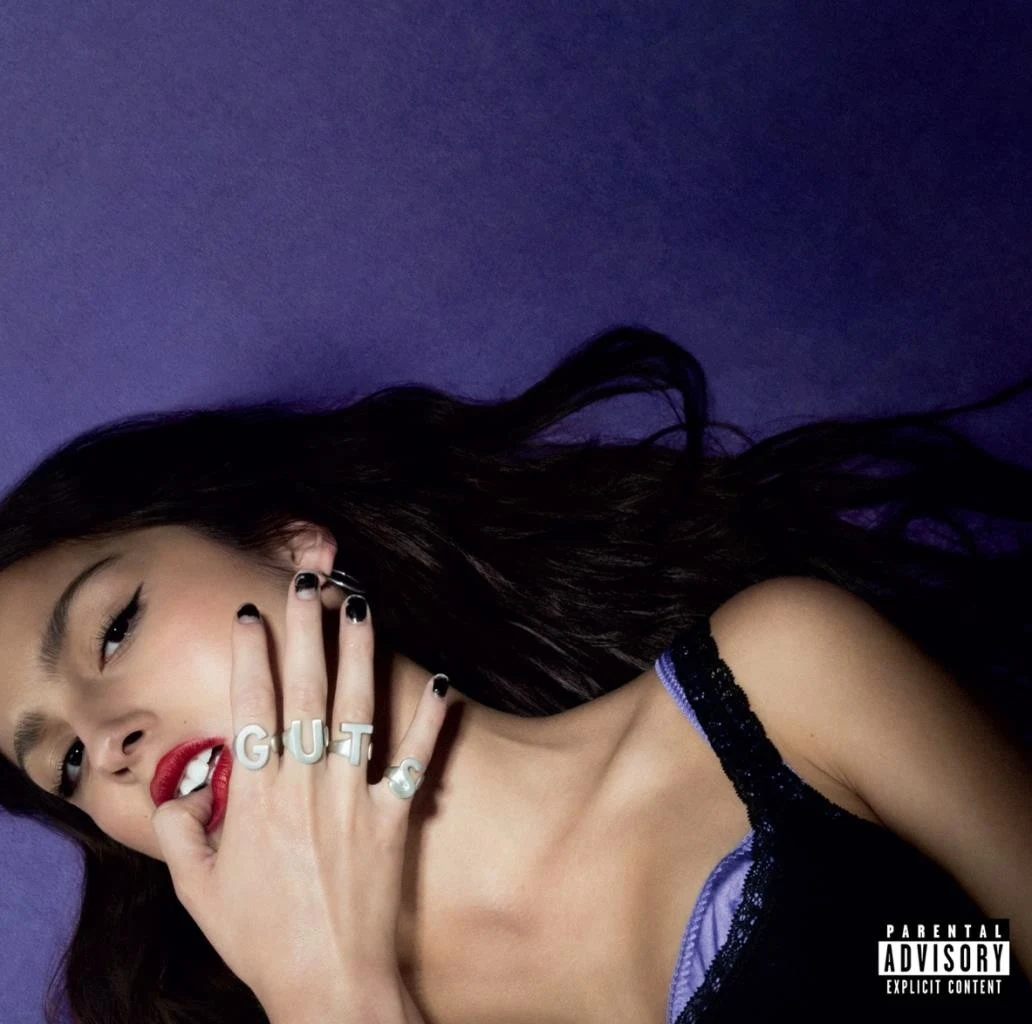Olivia Rodrigo na okładce płyty "GUTS"