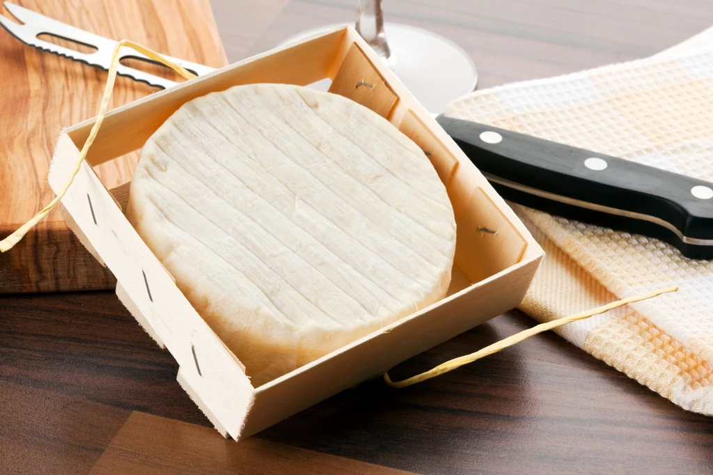 Tradycyjne drewniane opakowanie na francuski ser camembert powstało w 1890 r. Dzięki niemu ser mógł być transportowany na dłuższe odległości, m.in. do Stanów Zjednoczonych