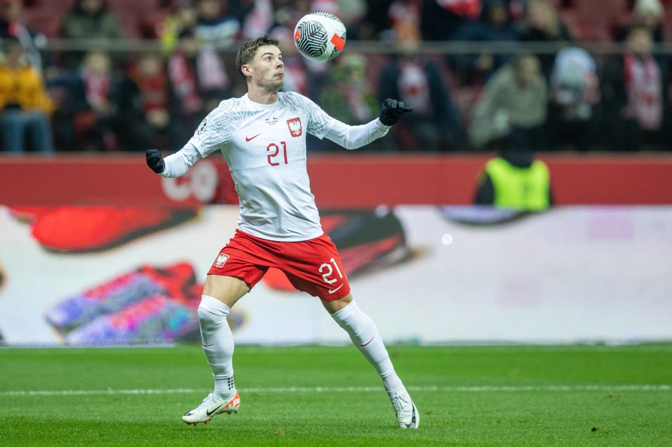 Nicola Zalewski był jednym z niewielu reprezentantów Polski, którzy zostali pozytywnie ocenieni po meczu z Czechami