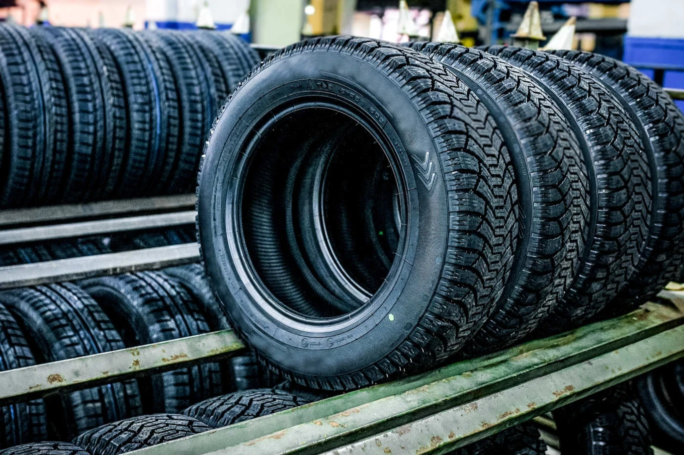 W ostatnich latach wielu Polaków zrezygnowało z zakupu opon zimowych, wybierając całoroczne W ostatnich latach wielu Polaków zrezygnowało z zakupu opon zimowych, wybierając całoroczne