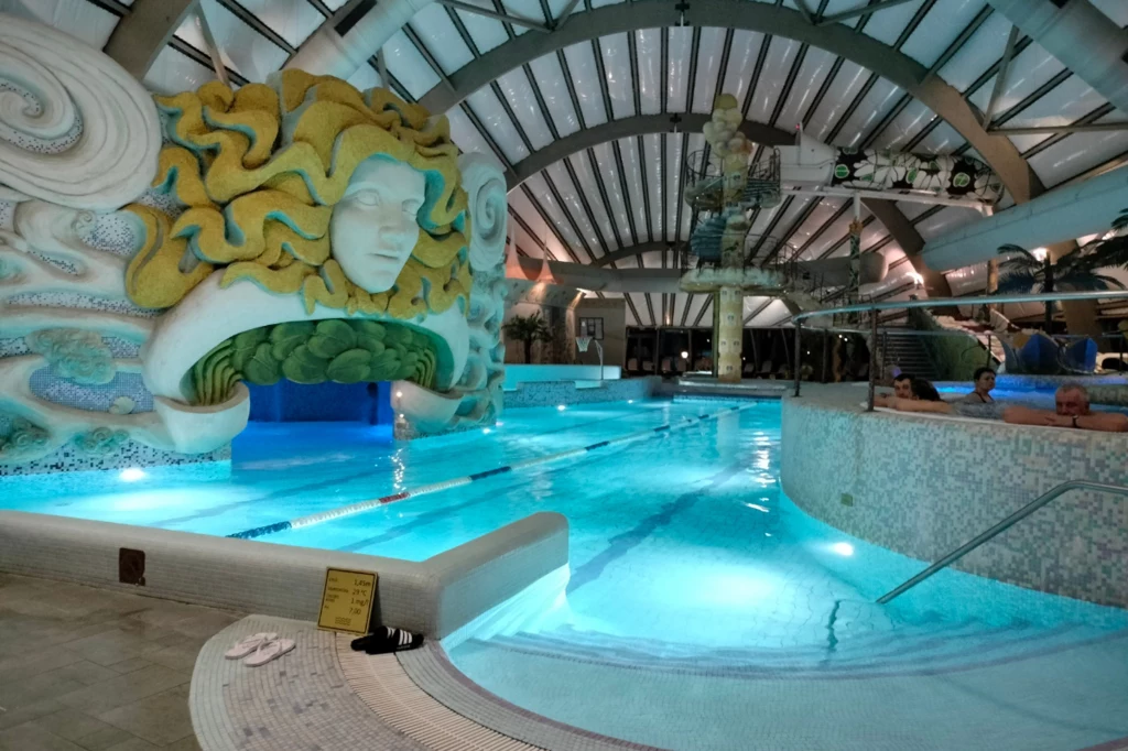 W Grand Spa Litueva można doświadczyć również relaksu w saunach i basenach 