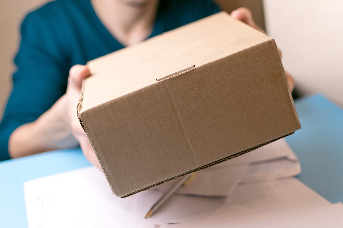 Unijne regulacje będą dotyczyć także m.in. rynku e-commerce. Dziś zdarza się, że sprzedawcy wysyłają zakupy w nieproporcjonalnie dużych kartonach, co jest nieekologiczne i nieekonomiczne 