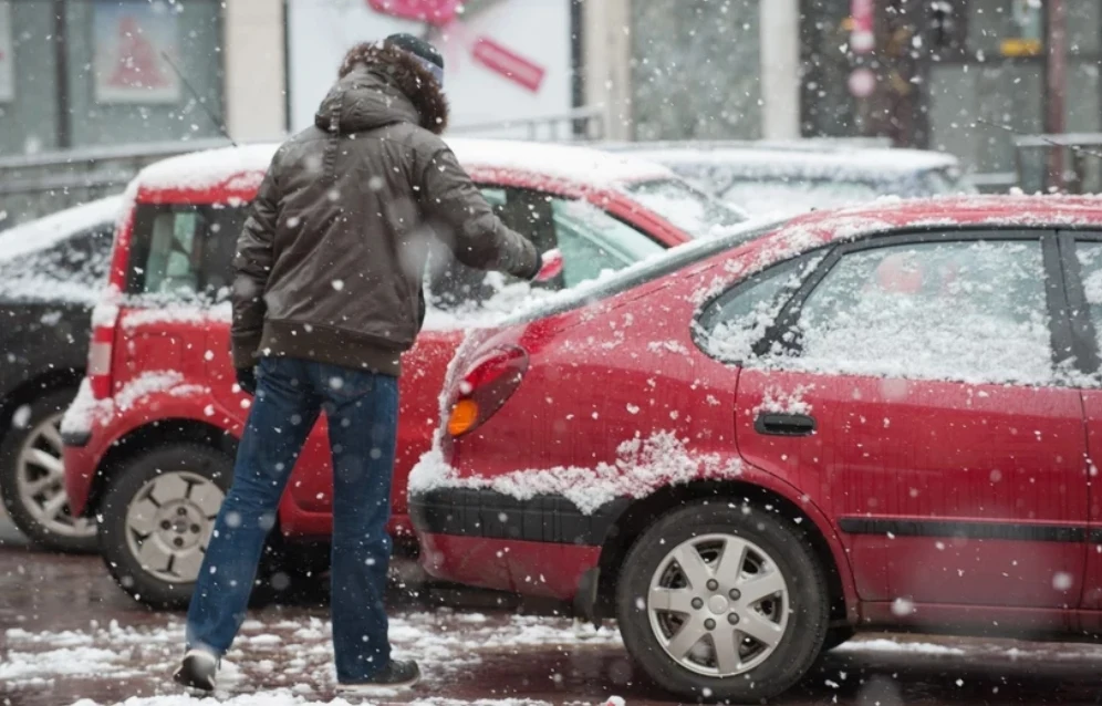 Mandat za odśnieżanie samochodu. Teoria, a praktyka 
