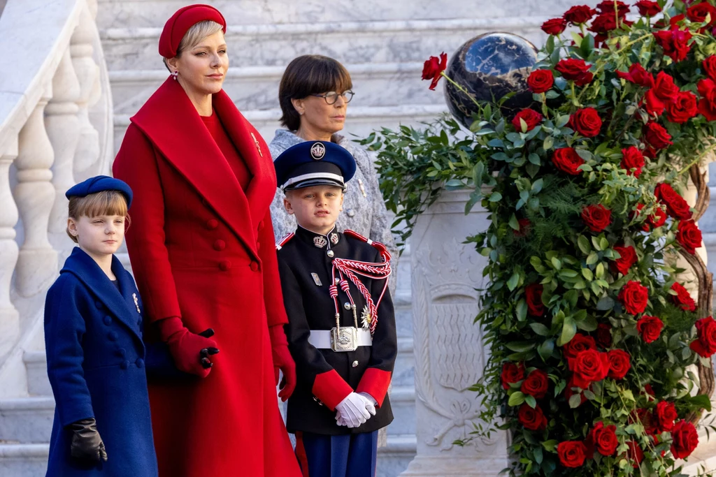 Czerwony total look księżenej Monako zachwycił wszystkich