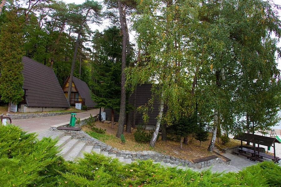 Ośrodek "Złoty Sen" charakteryzuje się pięknym położeniem Ośrodek "Złoty Sen" charakteryzuje się pięknym położeniem