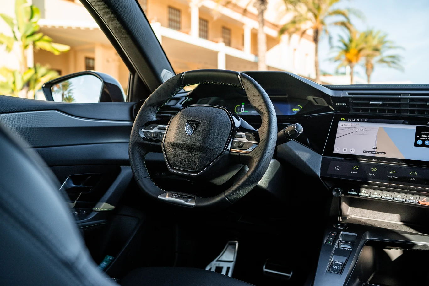 Pierwsza jazda nowym Peugeot E-308