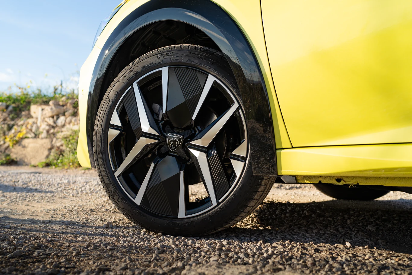 Pierwsza jazda nowym Peugeot E-208