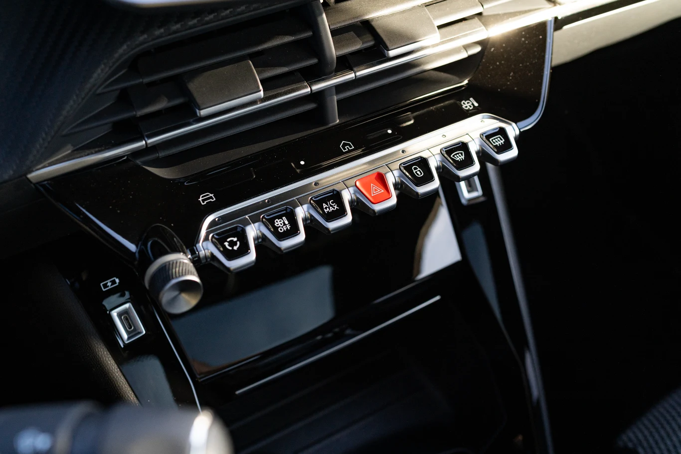 Pierwsza jazda nowym Peugeot E-208