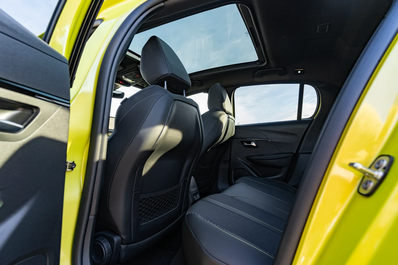 Pierwsza jazda nowym Peugeot E-208