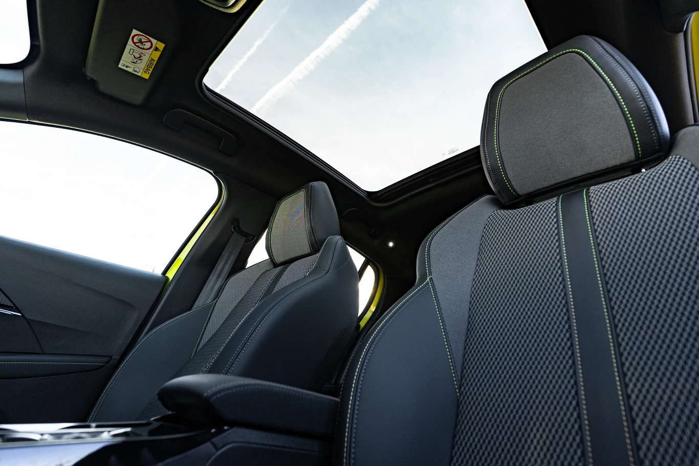 Pierwsza jazda nowym Peugeot E-208