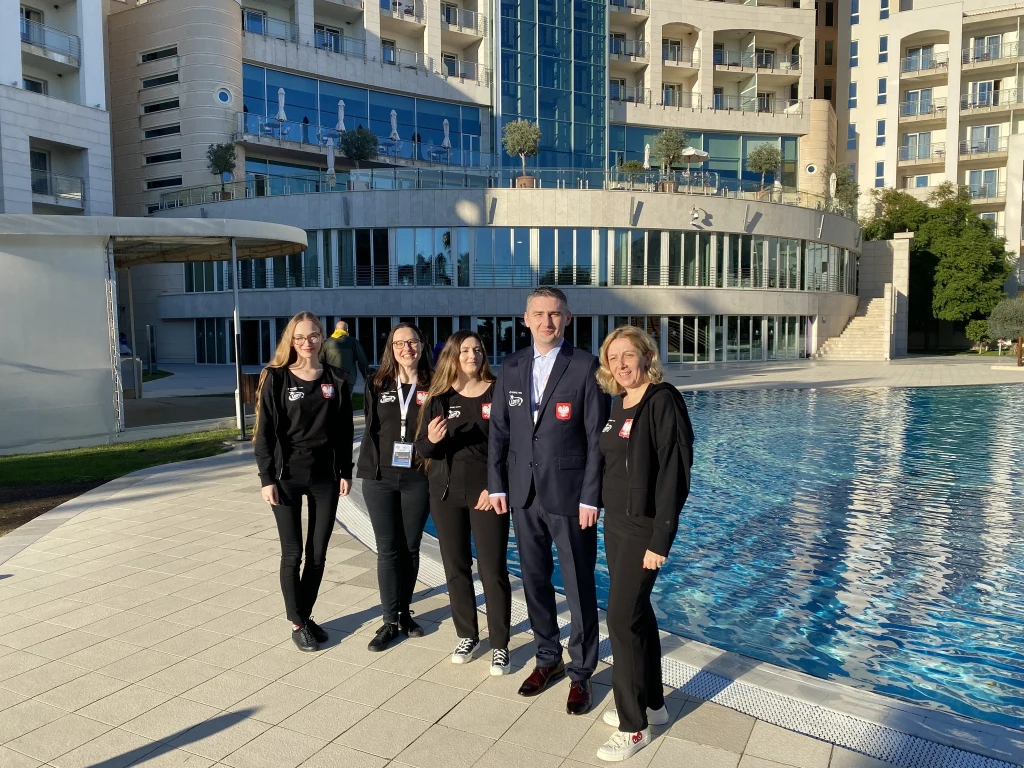 Od lewej: Alicja Śliwicka, Jolanta Zawadzka, Oliwia Kiołbasa, Marcin Dziuba (trener) i Monika Soćko Od lewej: Alicja Śliwicka, Jolanta Zawadzka, Oliwia Kiołbasa, Marcin Dziuba (trener) i Monika Soćko