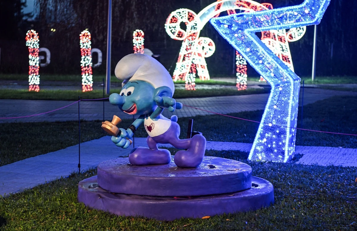 Ogród świateł w Krakowie. W tym roku motywem przewodnik są Smerfy