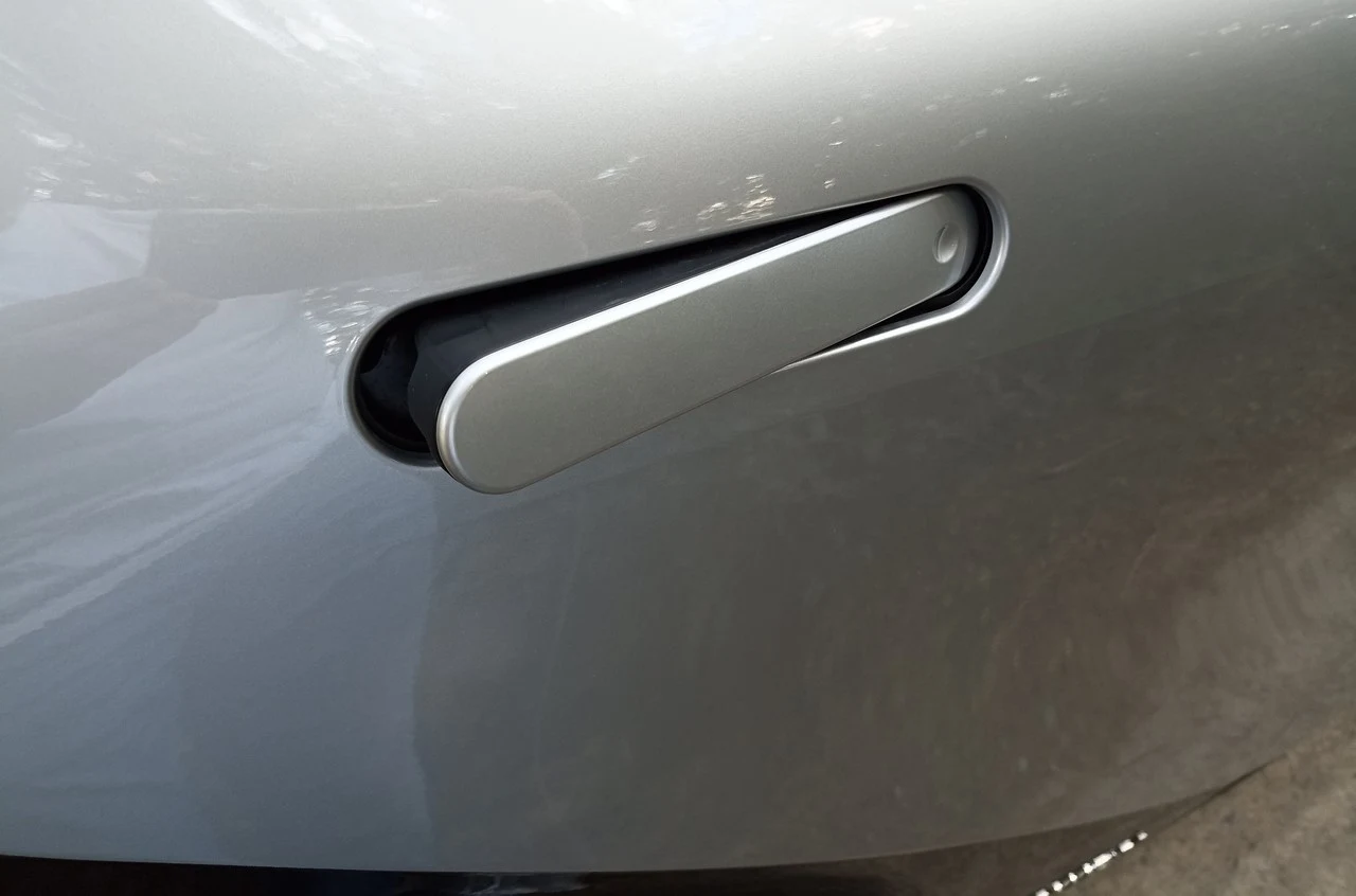 Chowane klamki nawiązują wyglądem do marek premium oraz zmniejszają opory powietrza i hałas podczas jazdy.